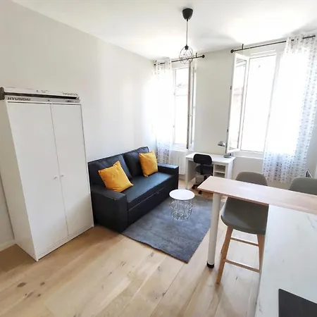Le Petit Robert - Centre - Calme Apartment